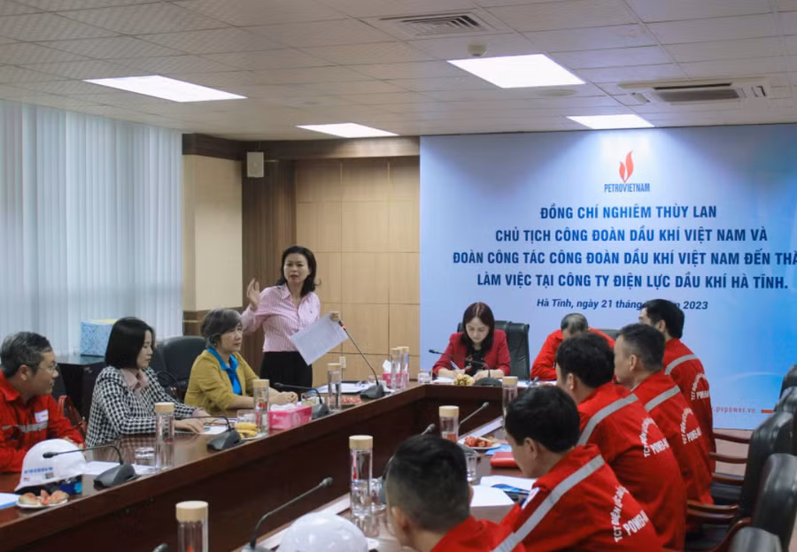 Toàn cảnh buổi làm việc.