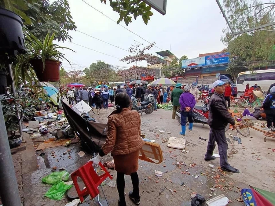 Nhiều người dân chưa khỏi hãi hùng sau vụ khi vụ tai nạn xảy ra