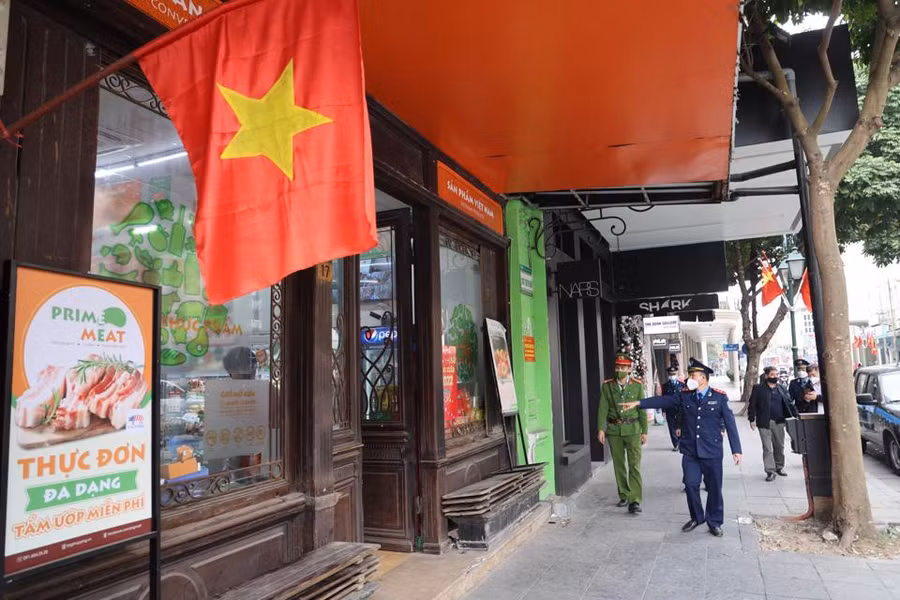 Tập trung triển khai hiệu quả phương án đảm bảo vệ sinh môi trường... nhằm tạo môi trường du lịch xanh, sạch, an toàn.