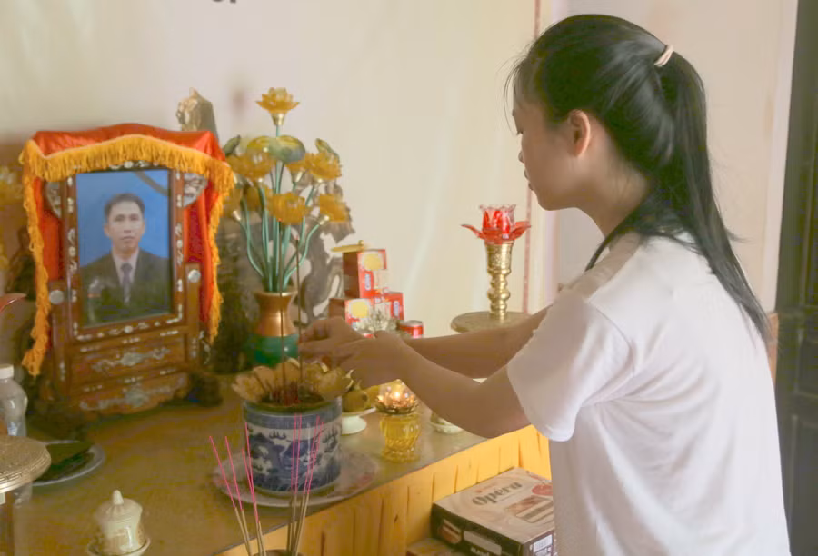 Nếu như ba em còn sống, em sẽ không phải phân vân lựa chọn con đường tương lai.