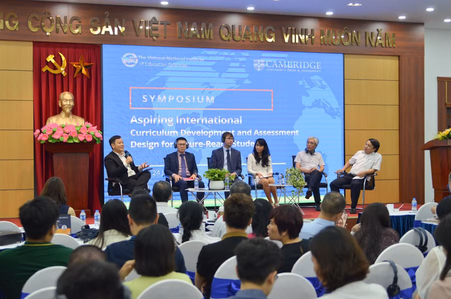 Các diễn giả thảo luận tại Hội thảo. Các diễn giả thảo luận tại Hội thảo.