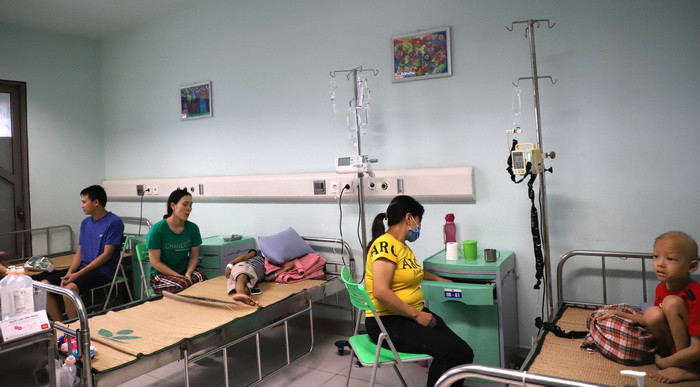Các bức tranh này được treo trong các phòng bệnh Các bức tranh này được treo trong các phòng bệnh