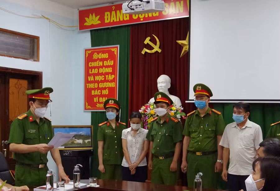 Cơ quan chức năng thi hành các biện pháp tố tụng đối với Giám đốc CDC Hà Giang cùng 2 thuộc cấp.