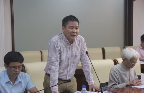 ông Trần Kim Tự phát biểu tại buổi Tọa đàm