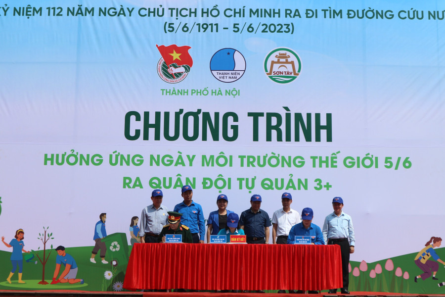 Theo nội dung chương trình, các đơn vị đã ký cam kết phối hợp thực hiện các hoạt động bao gồm: Giữ gìn vệ sinh môi trường, văn minh đô thị, trật tự an toàn xã hội; đảm nhận trồng cây xanh, thảm, bồn hoa tại các điểm tập kết rác, cải thiện cảnh quan…