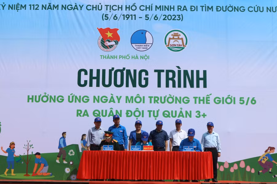 Theo nội dung chương trình, các đơn vị đã ký cam kết phối hợp thực hiện các hoạt động bao gồm: Giữ gìn vệ sinh môi trường, văn minh đô thị, trật tự an toàn xã hội; đảm nhận trồng cây xanh, thảm, bồn hoa tại các điểm tập kết rác, cải thiện cảnh quan…