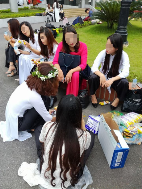 Hậu trường kinh hoàng ít biết sau những bức ảnh kỷ yếu - Ảnh 2 Hau truong kinh hoang it biet sau nhung buc anh ky yeu - Anh 2