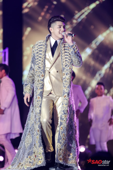 Noo Phước Thịnh rủ Ngô Kiến Huy cùng nhau lăng xê áo sơmi thêu hoa nổi - Ảnh 8 Noo Phuoc Thinh ru Ngo Kien Huy cung nhau lang xe ao somi theu hoa noi - Anh 8