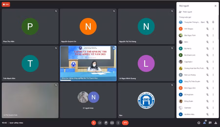 Thí sinh được tập huấn quy chế thi và quy trình làm bài thi (ảnh chụp màn hình)