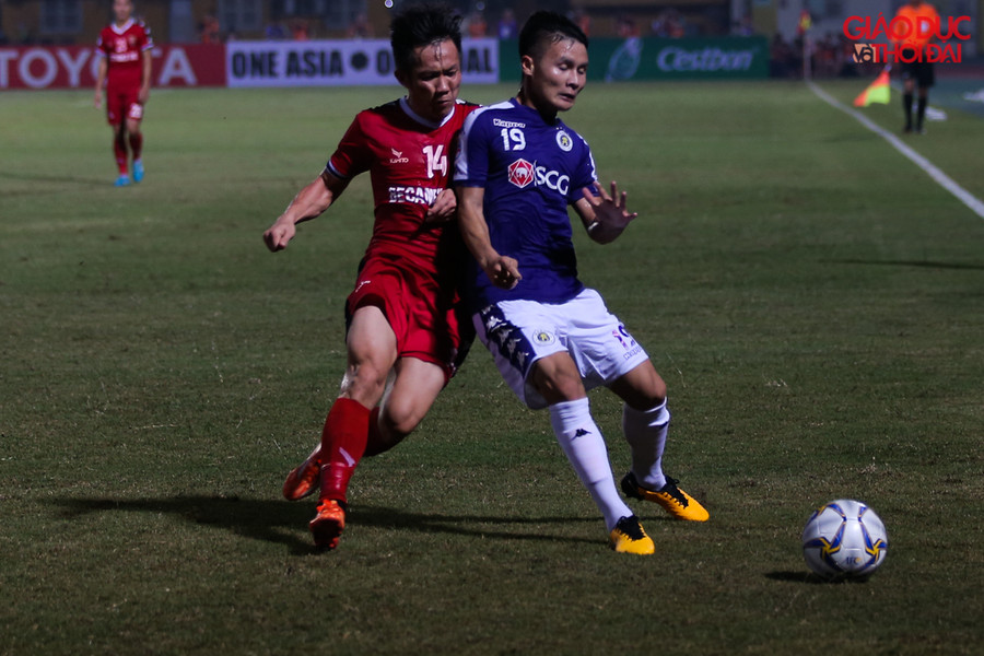 Rất nhiều tình huống xẩy ra ở khung thành cả 2 bên, nhưng không có bàn thắng trong hiệp 1