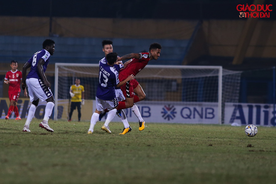 Từ quả phạt góc của Quang Hải, thủ môn Tấn Trường bật lên bắt bóng không tốt để Omar chớp thời cơ sút tung lưới Bình Dương, mở tỷ số trận lượt về cho Hà Nội, và đây cũng là bàn thắng duy nhất của trận đấu, tỷ số 1-0 nghiêng về Hà Nội FC.