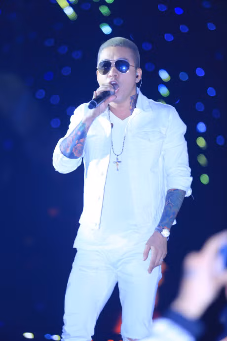 Dong Nhi tam mua tren san khau - Anh 7