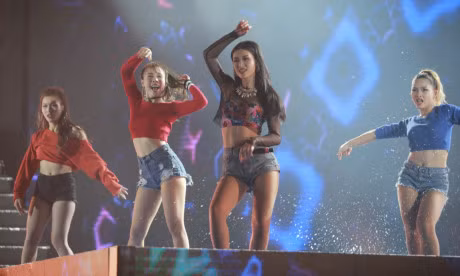 Dong Nhi tam mua tren san khau - Anh 3