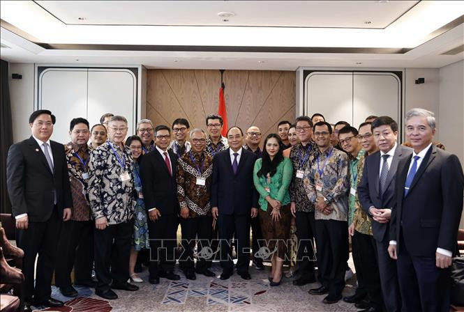 Chủ tịch nước Nguyễn Xuân Phúc với Đoàn đại biểu Hội Hữu nghị Indonesia - Việt Nam Budiarsa Sastrawinata. Ảnh: Thống Nhất/TTXVN. Chủ tịch nước Nguyễn Xuân Phúc với Đoàn đại biểu Hội Hữu nghị Indonesia - Việt Nam Budiarsa Sastrawinata. Ảnh: Thống Nhất/TTXVN.