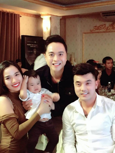 Jennifer Phạm khoe ảnh con trai, Mr Đàm hớn hở bên biệt thự triệu đô - Ảnh 3 Jennifer Pham khoe anh con trai, Mr Dam hon ho ben biet thu trieu do - Anh 3