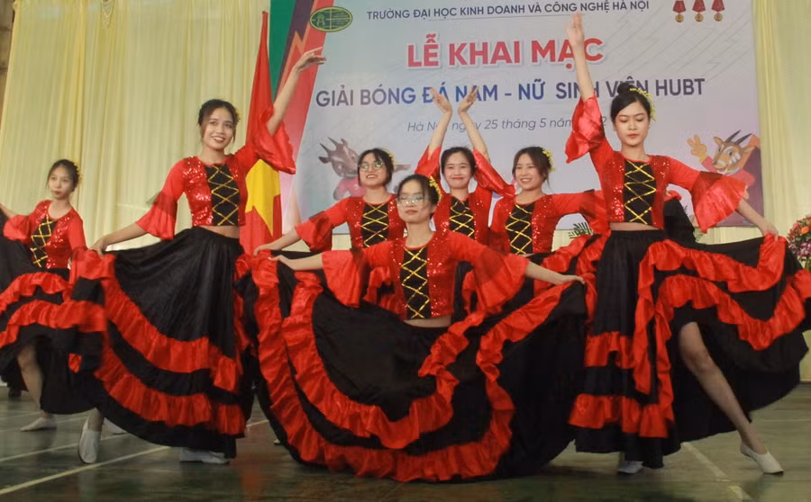 Văn nghệ chào mừng