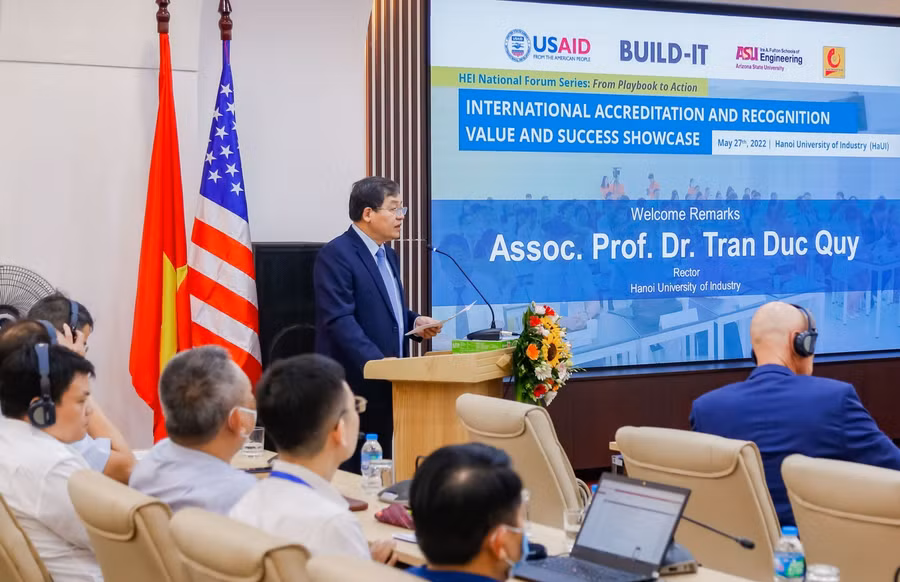 PGS.TS Trần Đức Quý - Hiệu trưởng Trường ĐH Công nghiệp Hà Nội phát biểu tại Diễn đàn