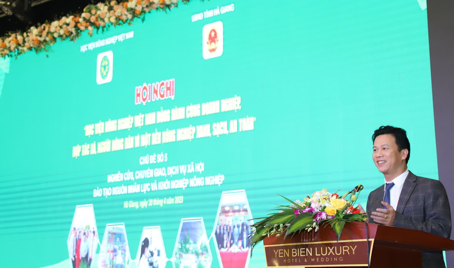 Ông Đặng Quốc Khánh - Bí thư Tỉnh uỷ Hà Giang phát biểu tại Hội nghị. Ông Đặng Quốc Khánh - Bí thư Tỉnh uỷ Hà Giang phát biểu tại Hội nghị.