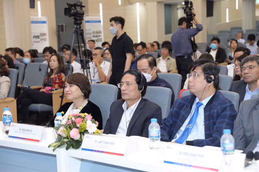 Các đại biểu dự diễn đàn.