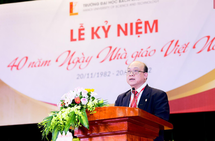 PGS. Huỳnh Quyết Thắng phát biểu tại buổi lễ. PGS. Huỳnh Quyết Thắng phát biểu tại buổi lễ.