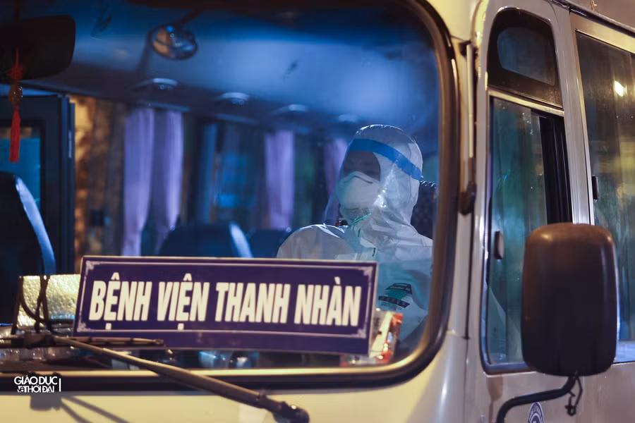 Di chuyển hơn 1000 bệnh nhân từ Bệnh viện Việt Đức sang bệnh viện khác trong đêm ảnh 2