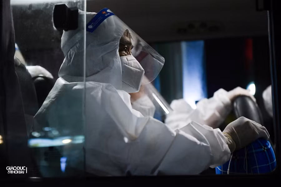 Di chuyển hơn 1000 bệnh nhân từ Bệnh viện Việt Đức sang bệnh viện khác trong đêm ảnh 9