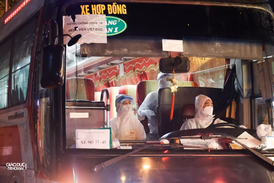 Di chuyển hơn 1000 bệnh nhân từ Bệnh viện Việt Đức sang bệnh viện khác trong đêm ảnh 7