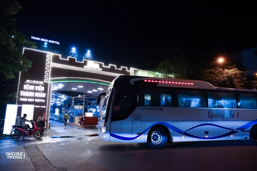 Di chuyển hơn 1000 bệnh nhân từ Bệnh viện Việt Đức sang bệnh viện khác trong đêm ảnh 4