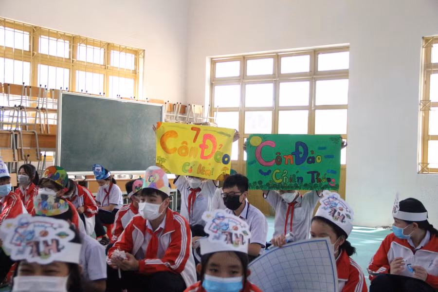 Trường THCS-THPT Liên Việt Kon Tum đặt tên lớp theo tên biển đảo.