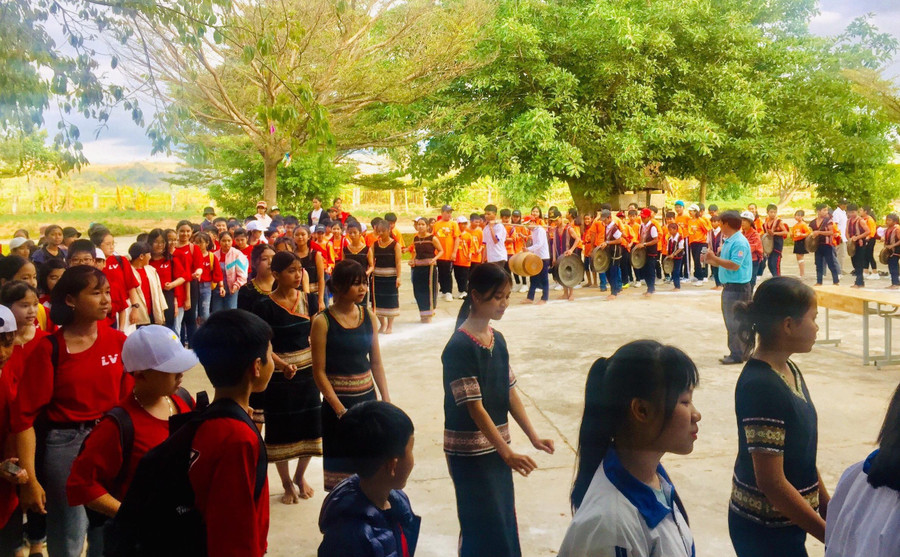 Học sinh Trường THCS-THPT Liên Việt Kon Tum trải nghiệm múa xoang.