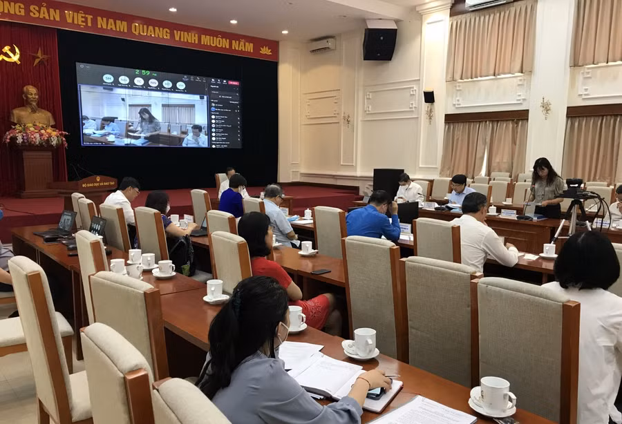 Chuyên gia phản biện tại Phiên họp