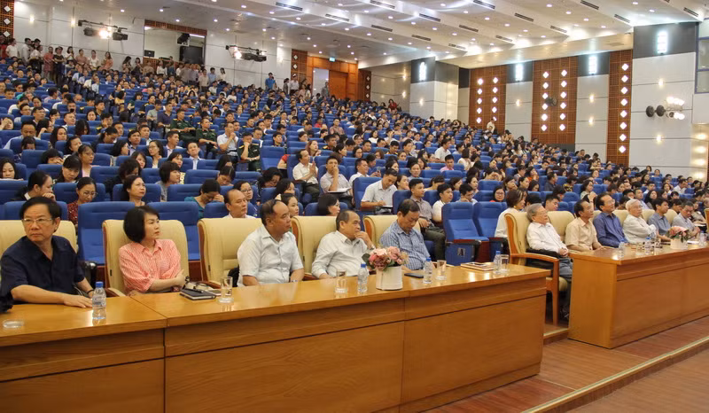 Các cán bộ, giảng viên dự khai mạc lớp tập huấn