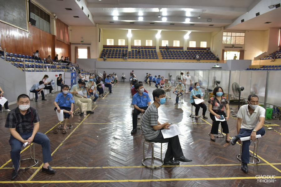 Được biết, quận Đống Đa sẽ tổ chức tiêm vắc-xin cho 13 nhóm đối tượng theo chỉ đạo của Chính phủ tại Nghị quyết số 21/CĐ-CP ngày 26/2/2021.