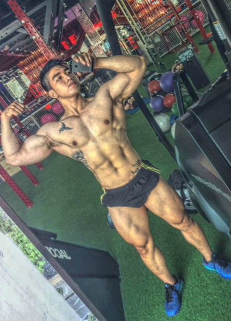 Chàng trai cơ bụng 6 múi tự rèn thể hình ảnh 2 chang-trai-co-bung-6-mui-nho-che-do-an-7-bua-trong-ngay-2