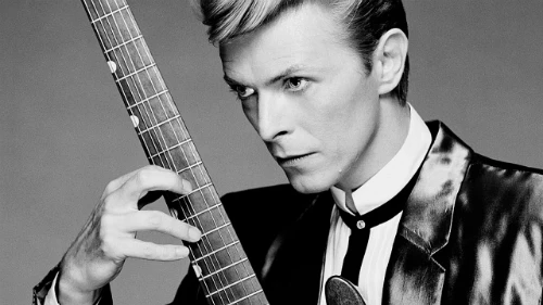 Huyền thoại David Bowie ra đi ở tuổi 69 sau 18 tháng chiến đấu với ung thư. Ảnh:rogerebert.com.