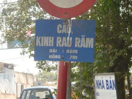 Cười ngất khi đọc tên 10 cây cầu chỉ có ở Việt Nam - Ảnh 7 Cuoi ngat khi doc ten 10 cay cau chi co o Viet Nam - Anh 7