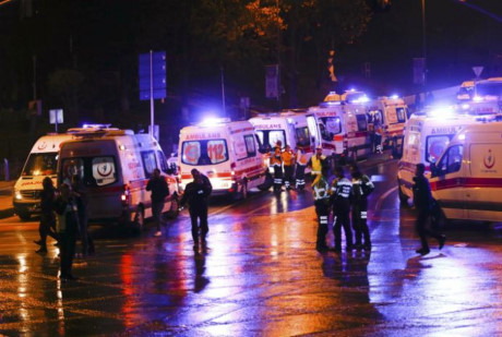 Hiện trường vụ đánh bom đẫm máu tại Istanbul, gần 200 người thương vong - Ảnh 8 Hien truong vu danh bom dam mau tai Istanbul, gan 200 nguoi thuong vong - Anh 8