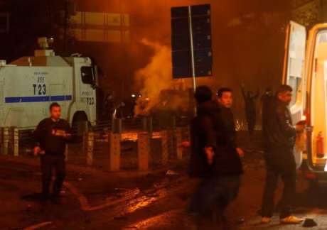 Hien truong vu danh bom dam mau tai Istanbul, gan 200 nguoi thuong vong - Anh 3