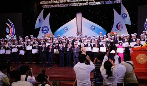 Thành phố Hồ Chí Minh tôn vinh 87 doanh nhân tiêu biểu năm 2012