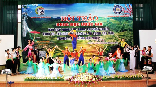 Hội thảo khoa học quốc gia &quot; Đào tạo nhân lực phục vụ phát triển kinh tế xã hội tỉnh Sơn La và vùng Tây Bắc trong tiến trình hội nhập&quot;