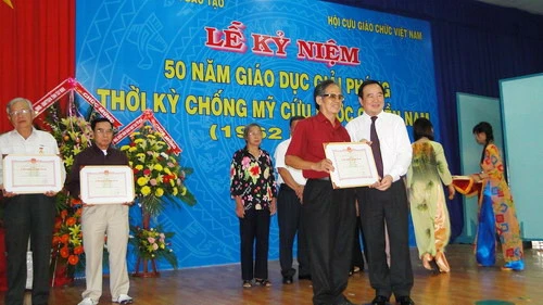 Bộ GD-ĐT kỉ niệm 50 năm giáo dục giải phóng thời kỳ chống Mỹ cứu nước