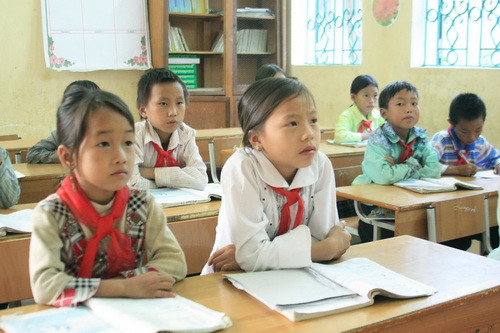 Nỗ lực của đội ngũ nữ giáo viên đã góp phần không nhỏ ổn định sĩ số, nâng cao tỉ lệ chuyên cần cho giáo dục vùng khó. Ảnh, gdtd.vn Nỗ lực của đội ngũ nữ giáo viên đã góp phần không nhỏ ổn định sĩ số, nâng cao tỉ lệ chuyên cần cho giáo dục vùng khó. Ảnh, gdtd.vn