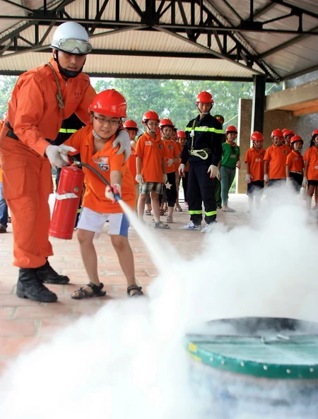 Dạy kĩ năng &quot;phòng vệ thông minh&quot; cho học sinh