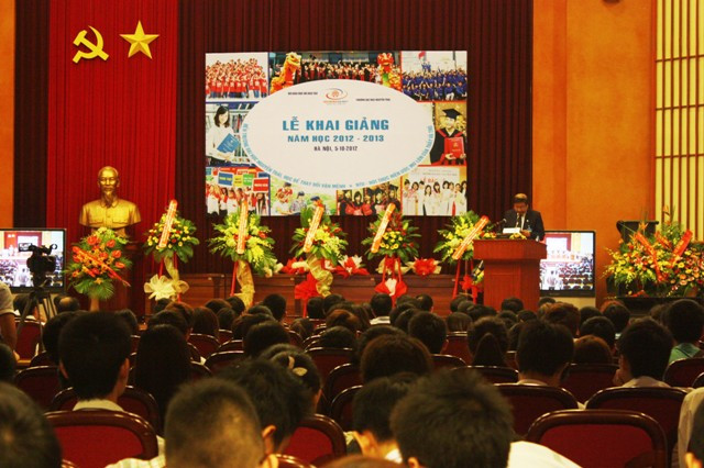 Trường ĐH Nguyễn Trãi khai giảng năm học mới. Ảnh: gdtd.vn