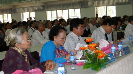 Các đại biểu dự lễ kỉ niệm Các đại biểu dự lễ kỉ niệm