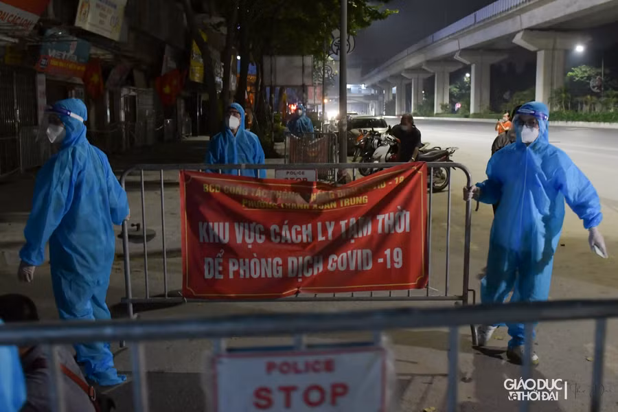 Đúng 0h ngày 29/9 hàng rào cách ly được dỡ bỏ.