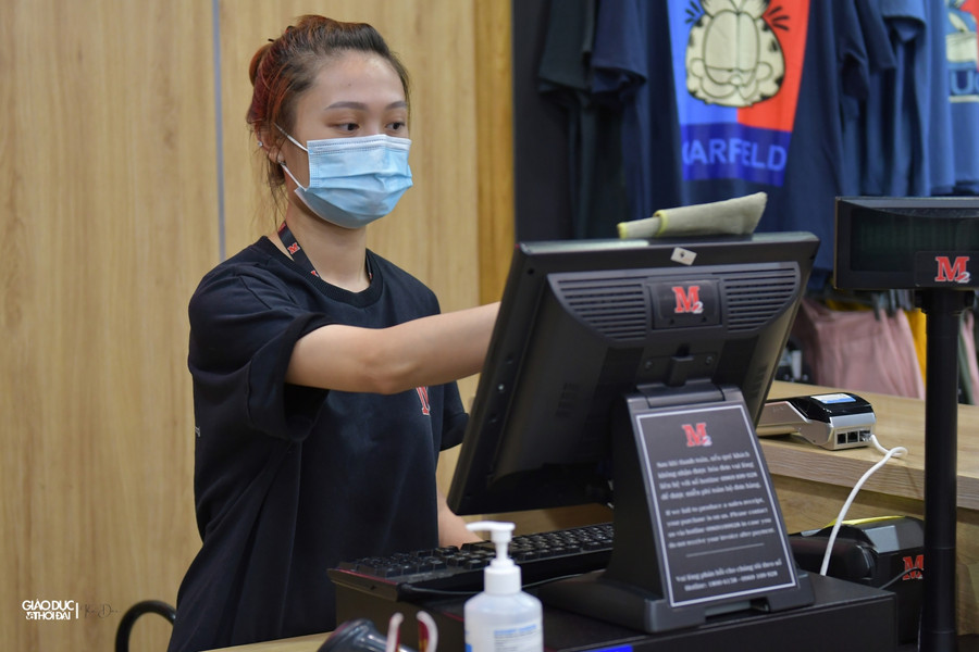 Do 1 thời gian dài phải tạm thời đóng cửa dừng kinh doanh do dịch Covid-19, nên tất cả những góc của cửa hàng đều được nhân viên vệ sinh lại sạch sẽ.