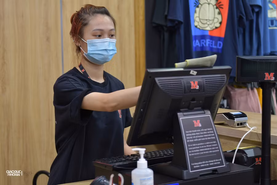 Do 1 thời gian dài phải tạm thời đóng cửa dừng kinh doanh do dịch Covid-19, nên tất cả những góc của cửa hàng đều được nhân viên vệ sinh lại sạch sẽ.