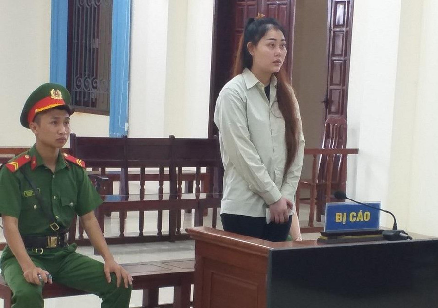 Bị cáo Lê Thị Bích Ngọc tại phiên tòa xét xử. Bị cáo Lê Thị Bích Ngọc tại phiên tòa xét xử.