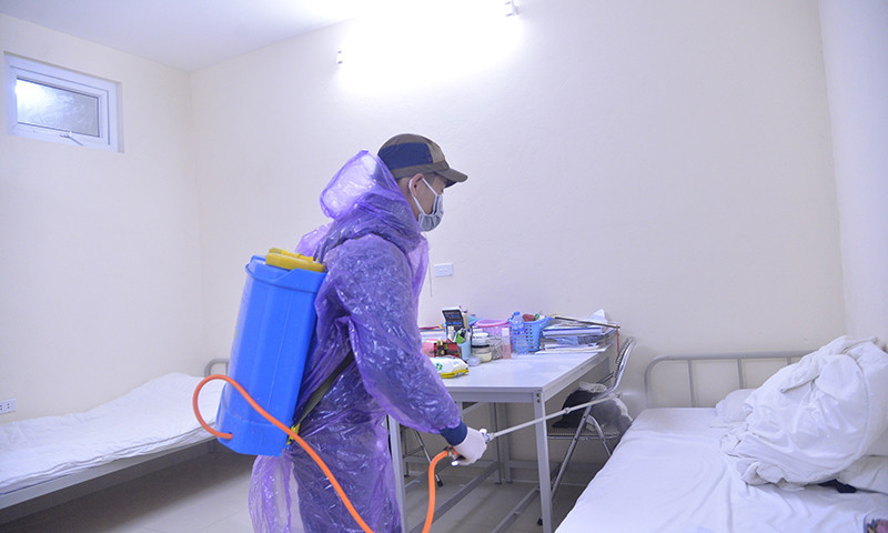 Phun thuốc khử trùng, sát khuẩn toàn trường